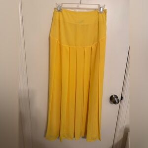 Gorgeous yellow yoke pleated skirt for special occasions size 40 (european)